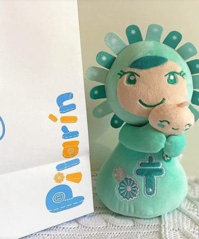 Peluche Pilarín Mint solidaria con caja