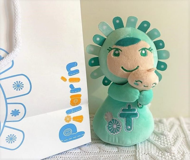 Peluche Pilarín Mint solidaria con caja